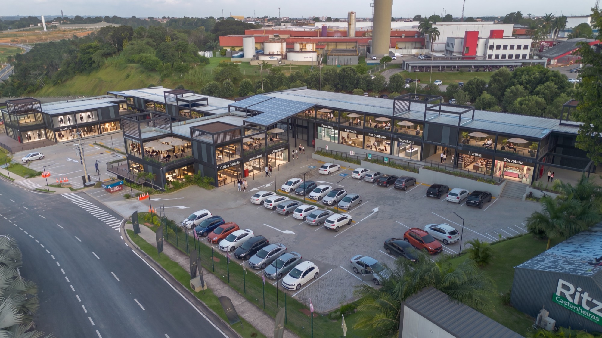 Ritz Park Mall — Vista da Avenida Torquato Tapajós